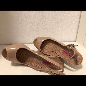 Betsy Johnson Peep Toe Heeled sandals